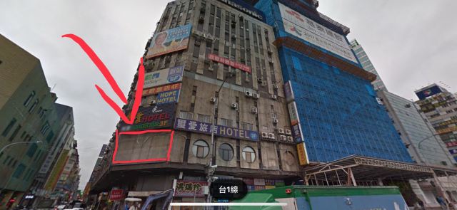 台北市忠孝西路大看板