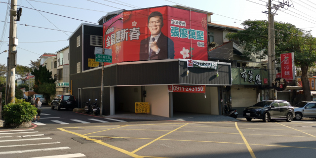 正西屯路角間店面，近中科商圈，榮總