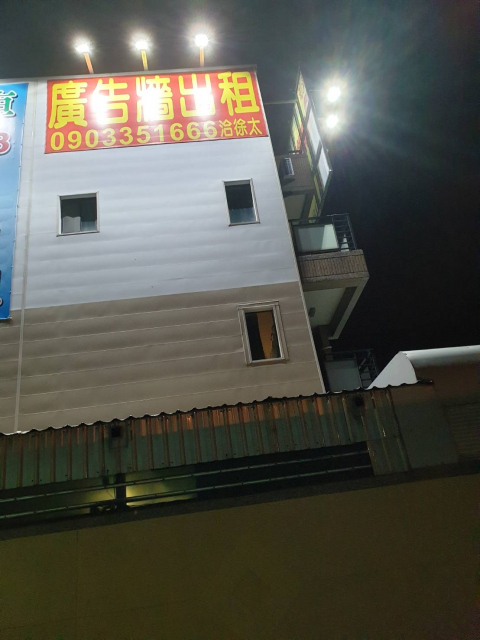 高速公路廣告牆出租車流量多廣告效益好