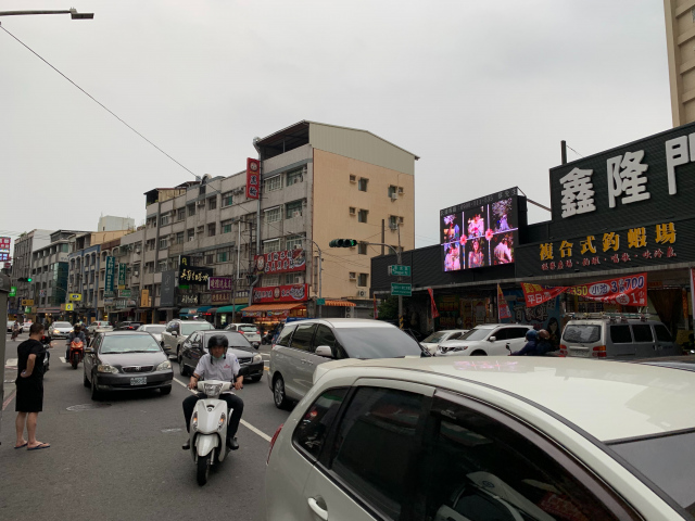 文藻榮總仁武國道1號國道3號電視牆1