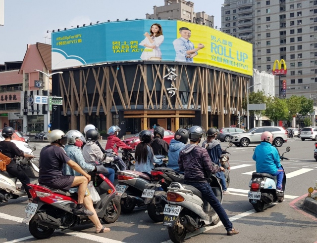 高雄博愛路(巨蛋商圈)  戶外看板